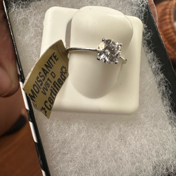 Black Diamonds 1.0ct Moissanite Solitaire Engagement Ring VVS1 - Picture 4 of 7